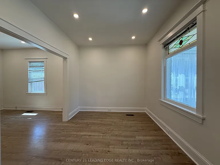 485 Albert St — Photo 12