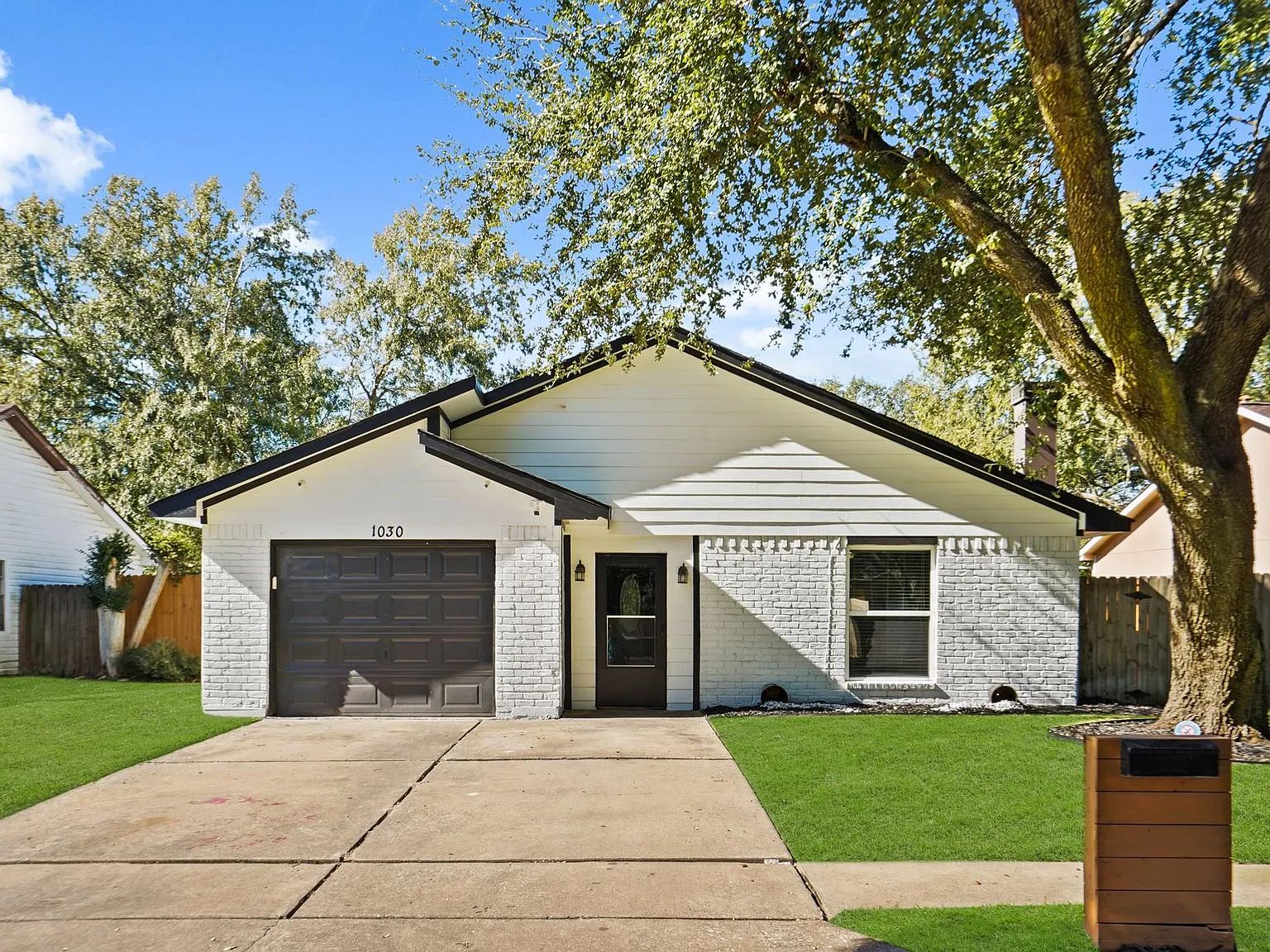 3 bed, 2.0 bath, 1476 sqft, $2,000 — Photo 1