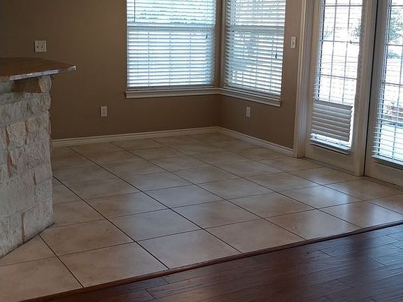 3rd image of 314 Bluebird Cir