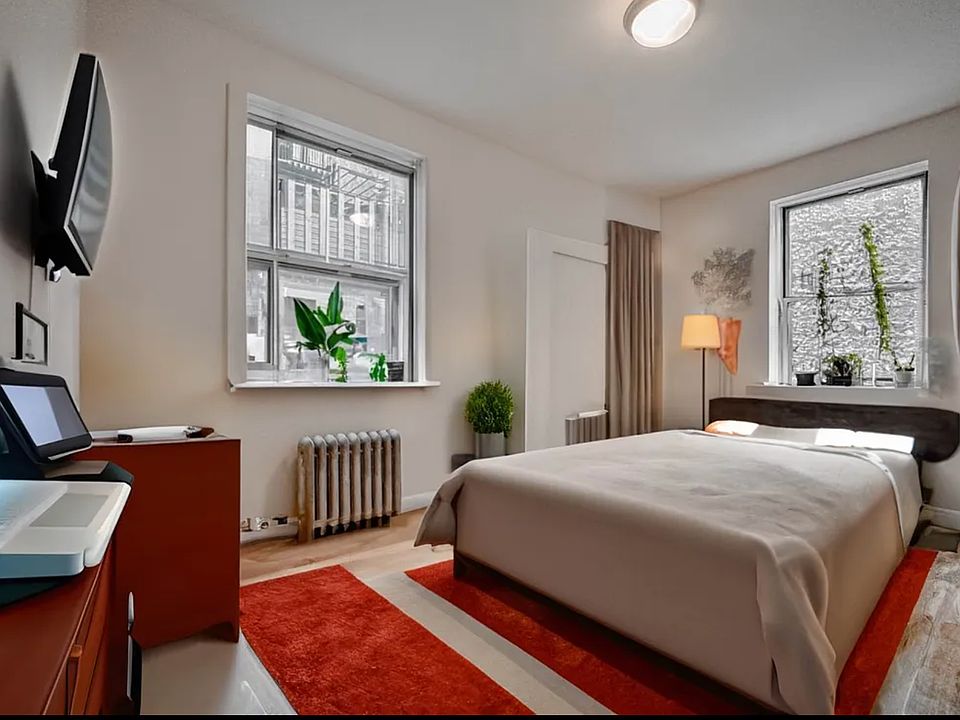 2nd image of 117 W 13th St #309