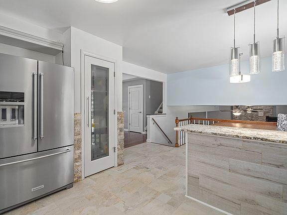3rd image of 1004 Somerset Acres