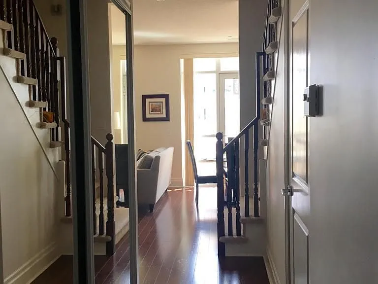 21 Upper Duke Cres #110 — Photo 5