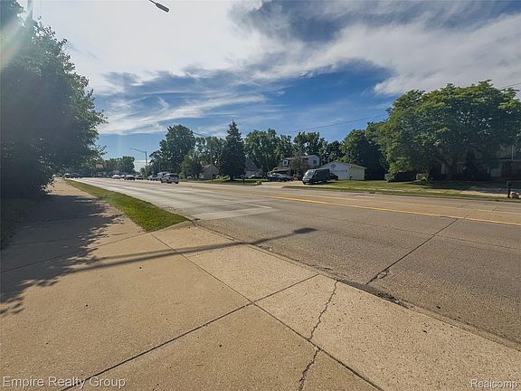 3rd image of 2766 W Huron St