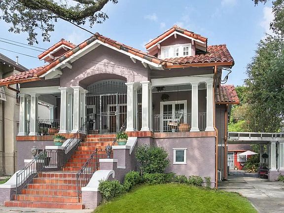 Apartment is in this home.