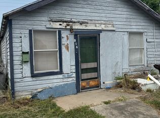 814 E. Yoakum, Kingsville, TX 78363