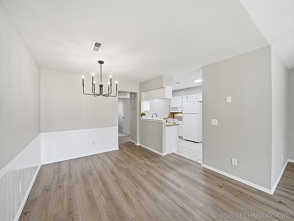 5th image of 11118 S Date St W