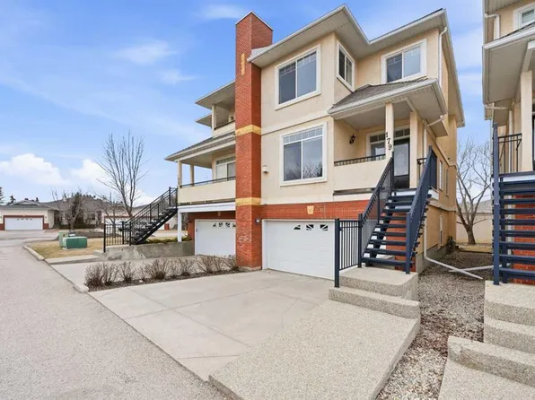 179 E Sierra Morena Lndg SW, Calgary, AB T3H 4K3