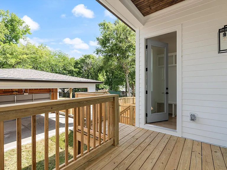2830 Clifton Ave — Photo 40