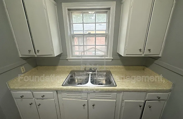 3326 Rosamond Ave — Photo 4
