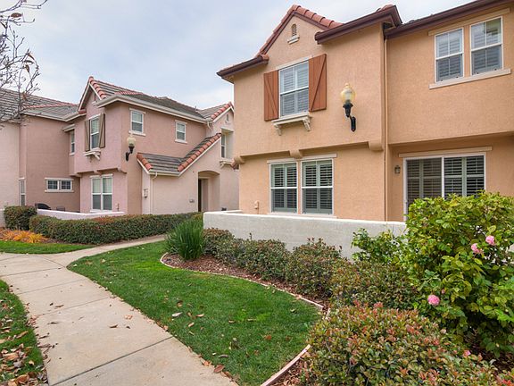 4th image of 803 Esplanade Cir