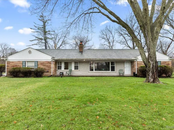 20719 Kennoway Cir, Beverly Hills, MI 48025