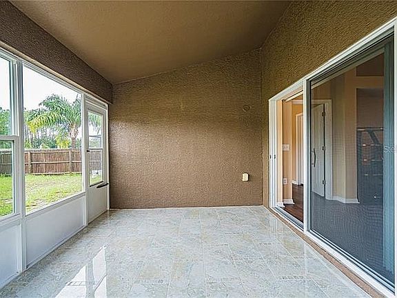 4th image of 9932 Riverchase Dr