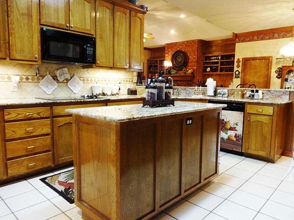 3rd image of 5707 Crowley Blvd