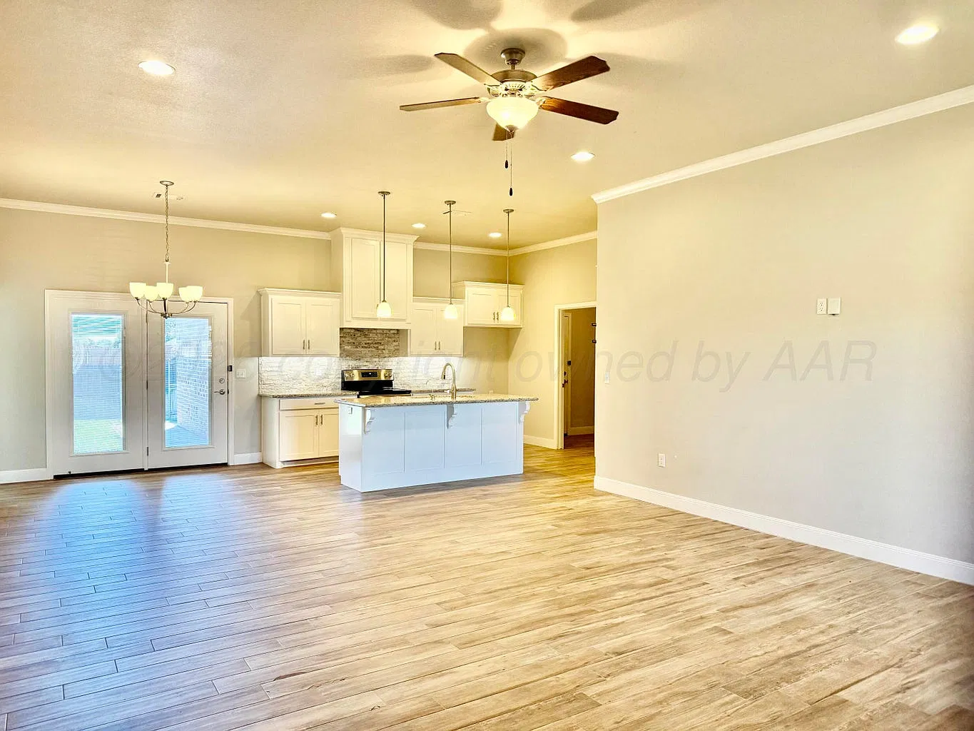 4 bed, 1911 sqft, $2,600 — Photo 4