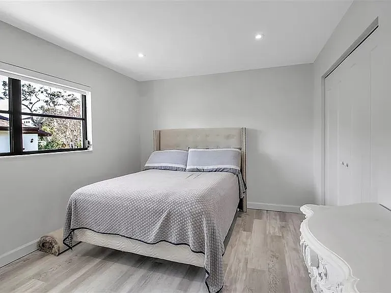 1649 Stanford Ln — Photo 19
