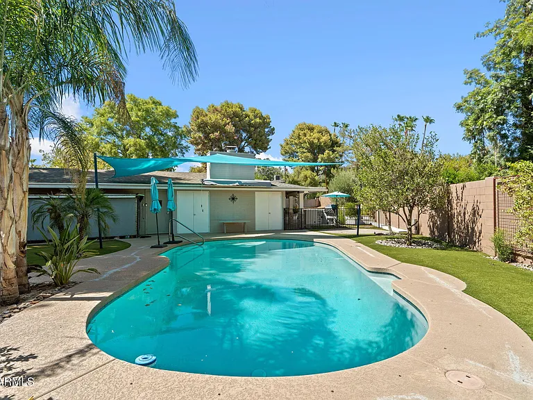 2054 E Rancho Dr — Photo 5