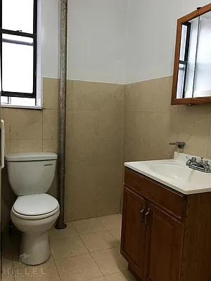 Rented by Hillel Realty Group | media 15