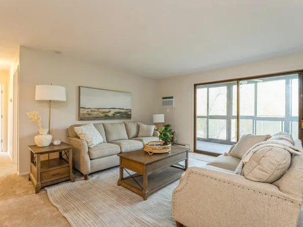 4380 Brookside Ct APT 202, Edina, MN 55436