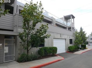602 S Nevada St APT B, Portland, OR 97219