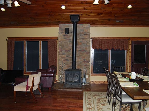 3rd image of 213 Armstrong Ln SE