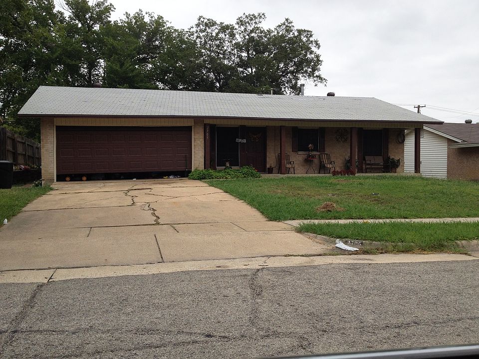 2nd image of 2422 Himes St