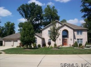 6 Oak Crest Dr, Bethalto, IL 62010