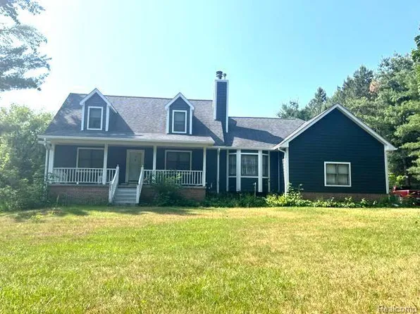 2932 Woodchuck Trl, Pinckney, MI 48169