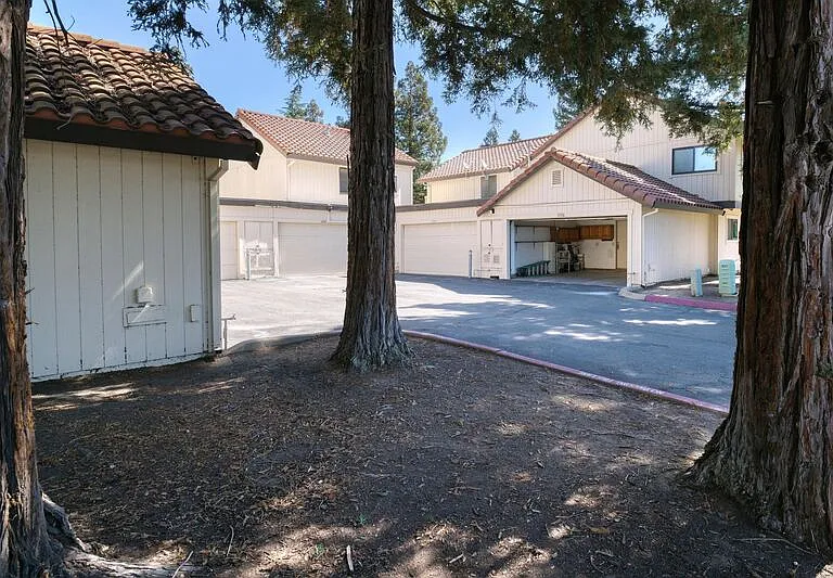 6726 Calvine Rd — Photo 34