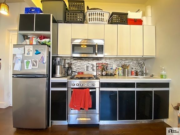 4th image of 1154 Pacific St APT 6F
