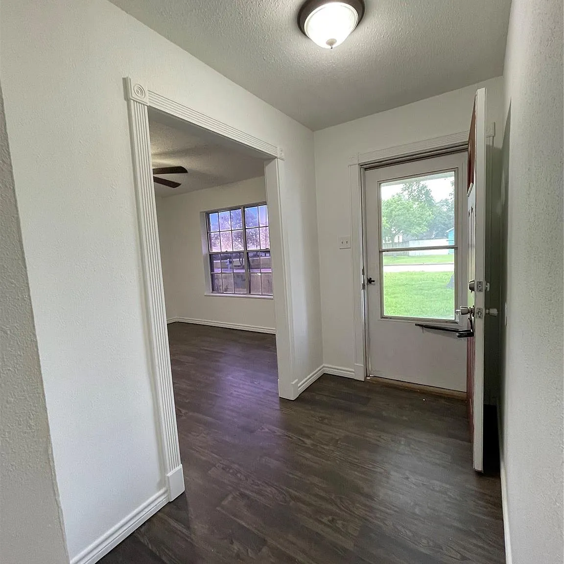3 bed, 1.5 bath, 1136 sqft, $1,350 — Photo 3