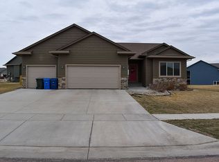 704 Cedar Dr, Harrisburg, SD 57032