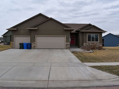 704 Cedar Dr, Harrisburg, SD, 57032