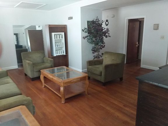 4th image of 1009 W Friendly Ave #30
