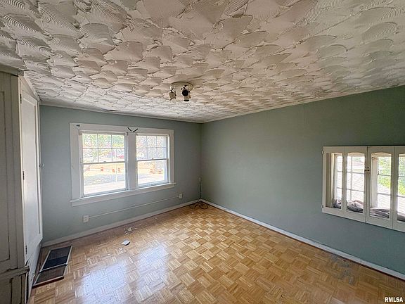 21st image of 114 E Briarwood Ct