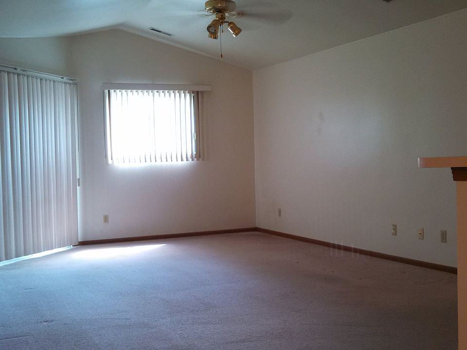 lower unit ceilings are not vaulted