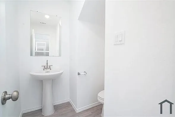 10921 Presa Way — Photo 11