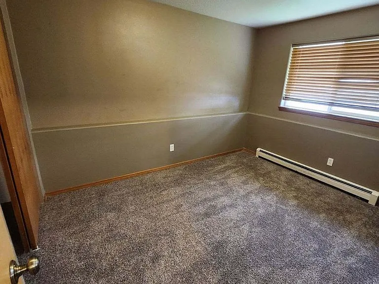 2409 Leo Ave — Photo 3