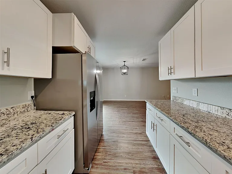 549 Park Center Blvd — Photo 6