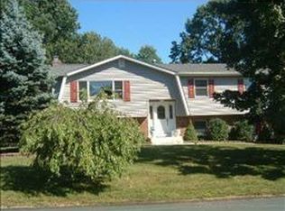 3 Florence Ct, Valley Cottage, NY 10989
