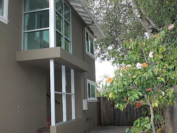 3rd image of 735 Roble Ave APT 4