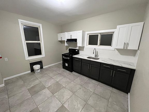 4th image of 305 S Clinton St #3A