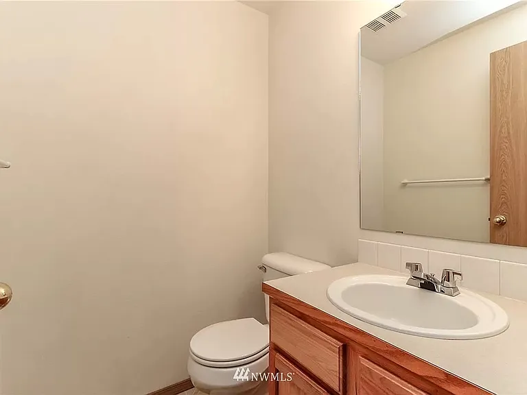 1027 Nepean Dr SE — Photo 8