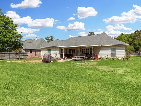 5th image of 8026 Versailles Ave