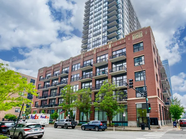 210 S Desplaines St APT 1404, Chicago, IL 60661