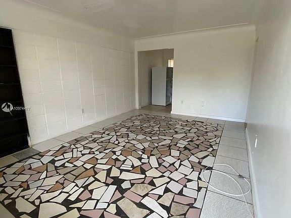 4th image of 2031 NE 167th St APT 3