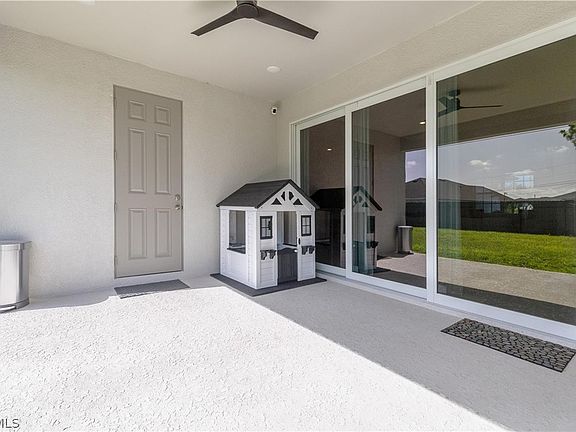 5th image of 209 SW 10th Pl