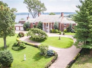 11 Dock Ln, Kings Pt, NY 11024