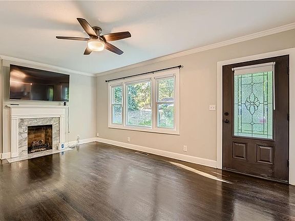 2nd image of 1438 Sylvan Cir NE