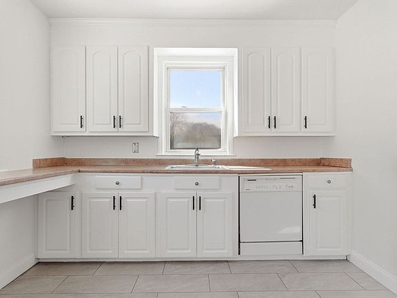 3rd image of 30 Longwood Rd