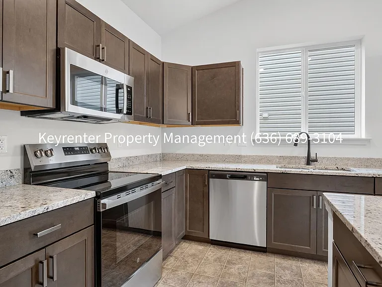 825 Cedarwood Dr — Photo 4